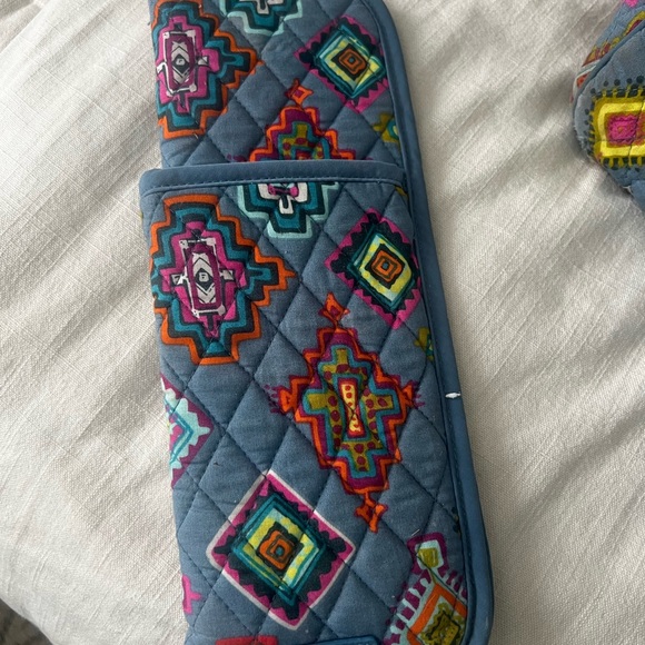 Vera Bradley painted medallion - Picture 3 of 3